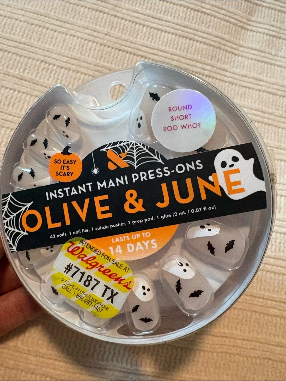 Olive & June White Ghost Instant Mani Press-Ons Boo Who Halloween Round Short